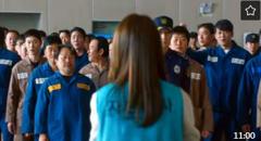 清洁工的老婆总被欺负，不料老公是监狱大佬，上百死刑犯向她鞠躬