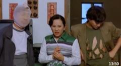 与龙共舞大妈被混混欺负，干儿子喊来一队省港旗兵，结果搞笑了